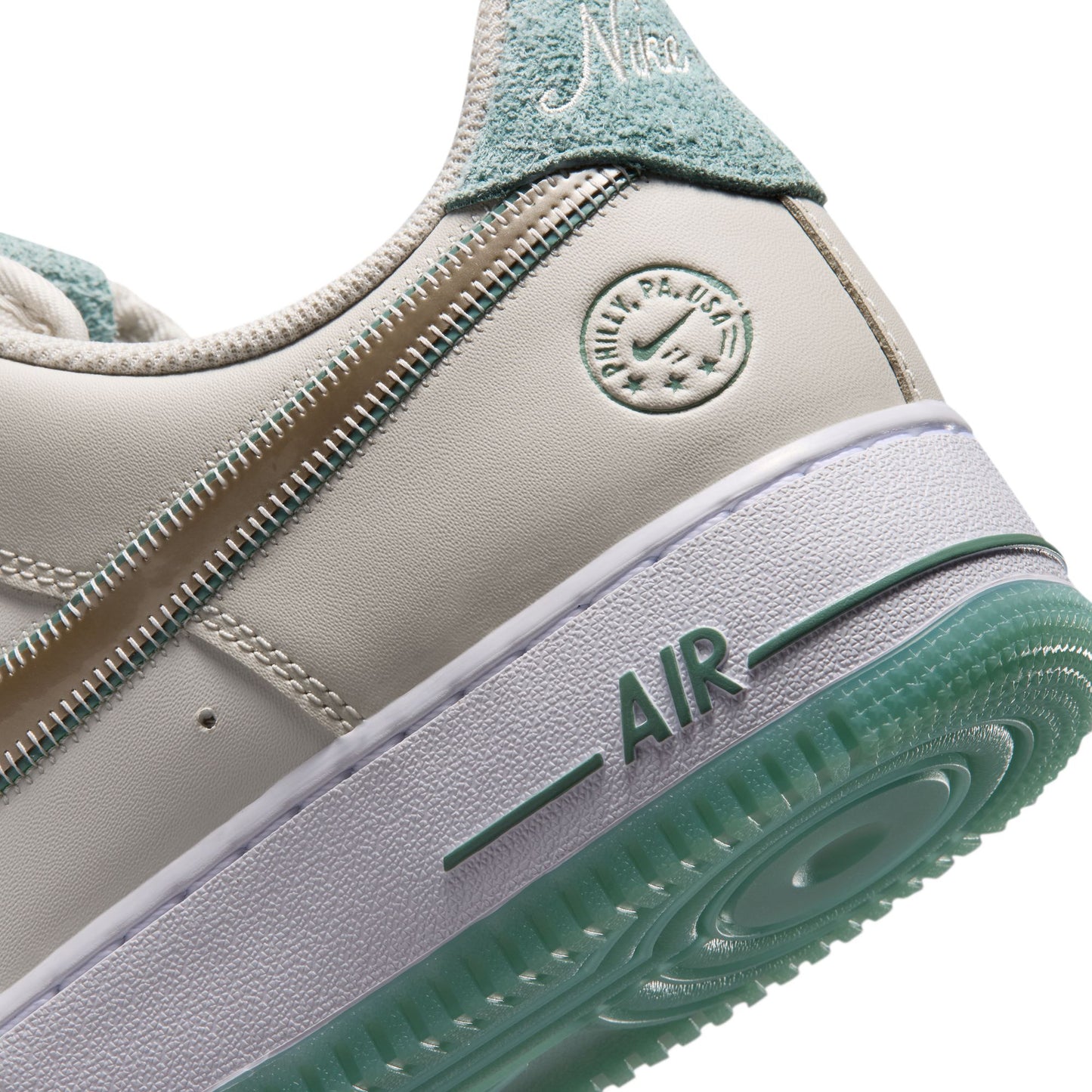 Nike "Air Force 1 '07" Mens - Lt Orewood Brown / Metallic Gold