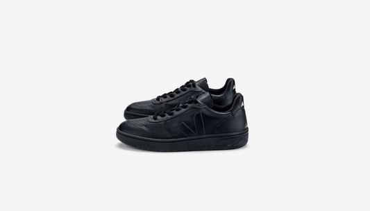 Veja "V-10 Leather" M - Black / Black Sole