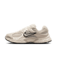 Nike "V5 RNR" W - Light Orewood Brown / Pale Ivory