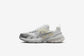 Nike "V2K Run" W - White/ Metallic Silver / Platinum Tint
