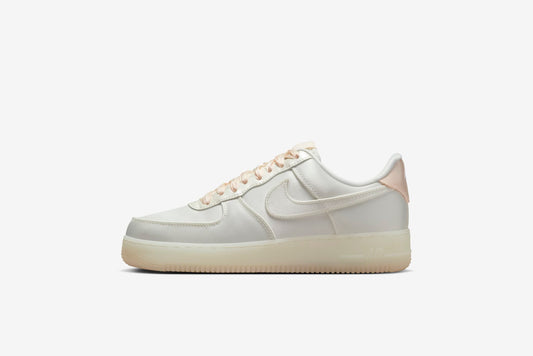 Nike "Air Force 1 '07 " W - Sail / Sail / Barely Orange