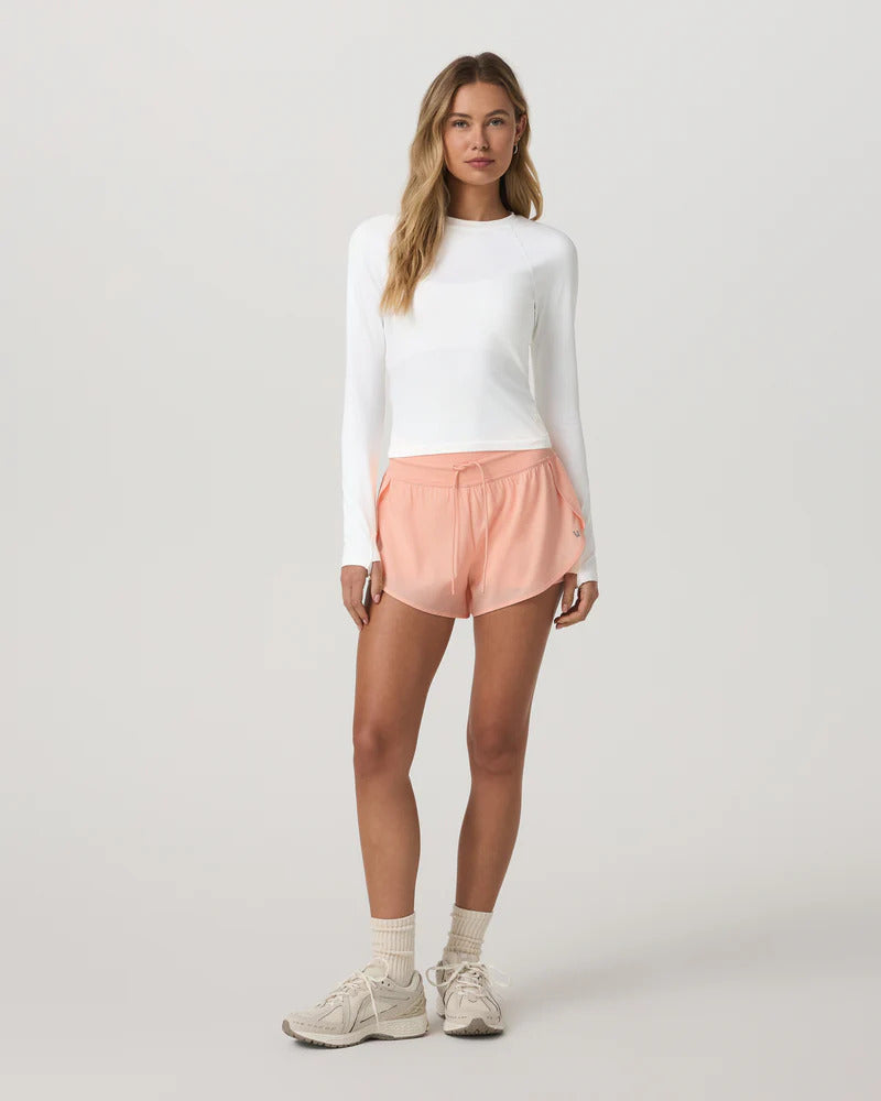 Vuori "Daily Speed Short 2.5" Womens - Light Peach