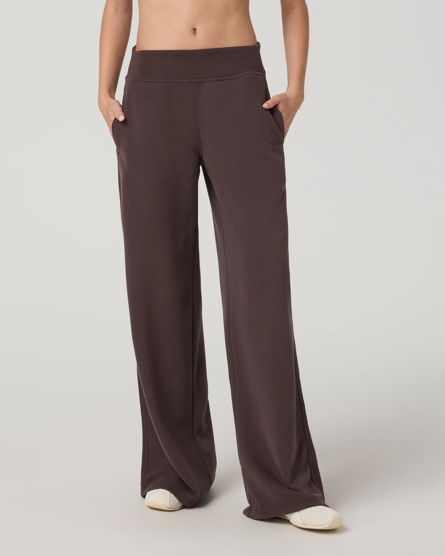 Vuori "Sedona Midrise Wideleg Sweatpant" Womens - French Roast