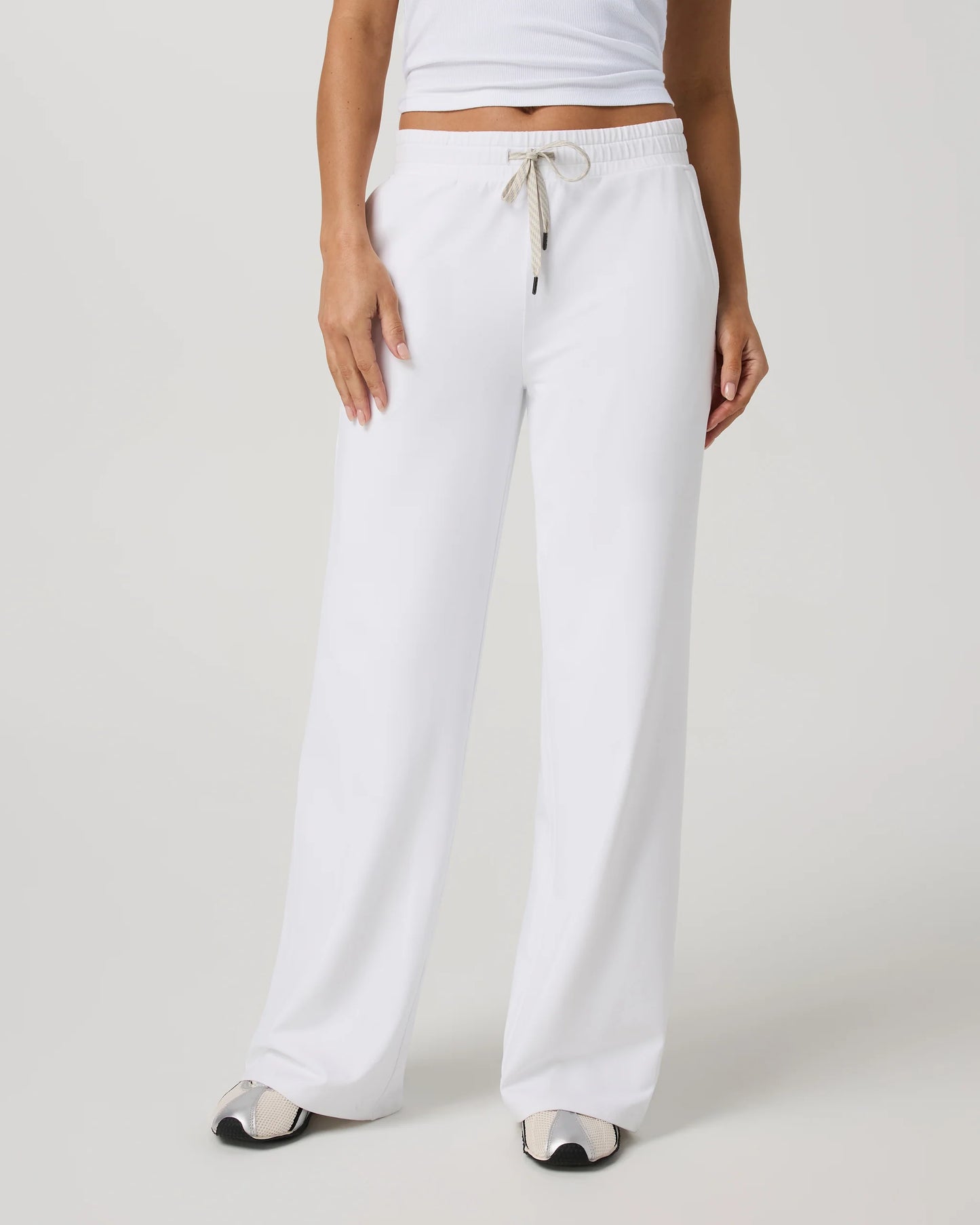 Vuori "Halo Essential Wideleg Pant" Womens - White