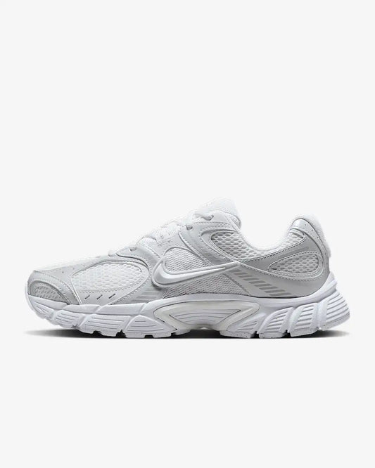 Nike "V5 RNR" W - White / White