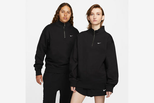 Nike "Solo Swoosh 1/4 Top" M - Black