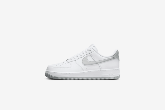 Nike "Air Force 1 '07"  M - White / Light Smoke Grey