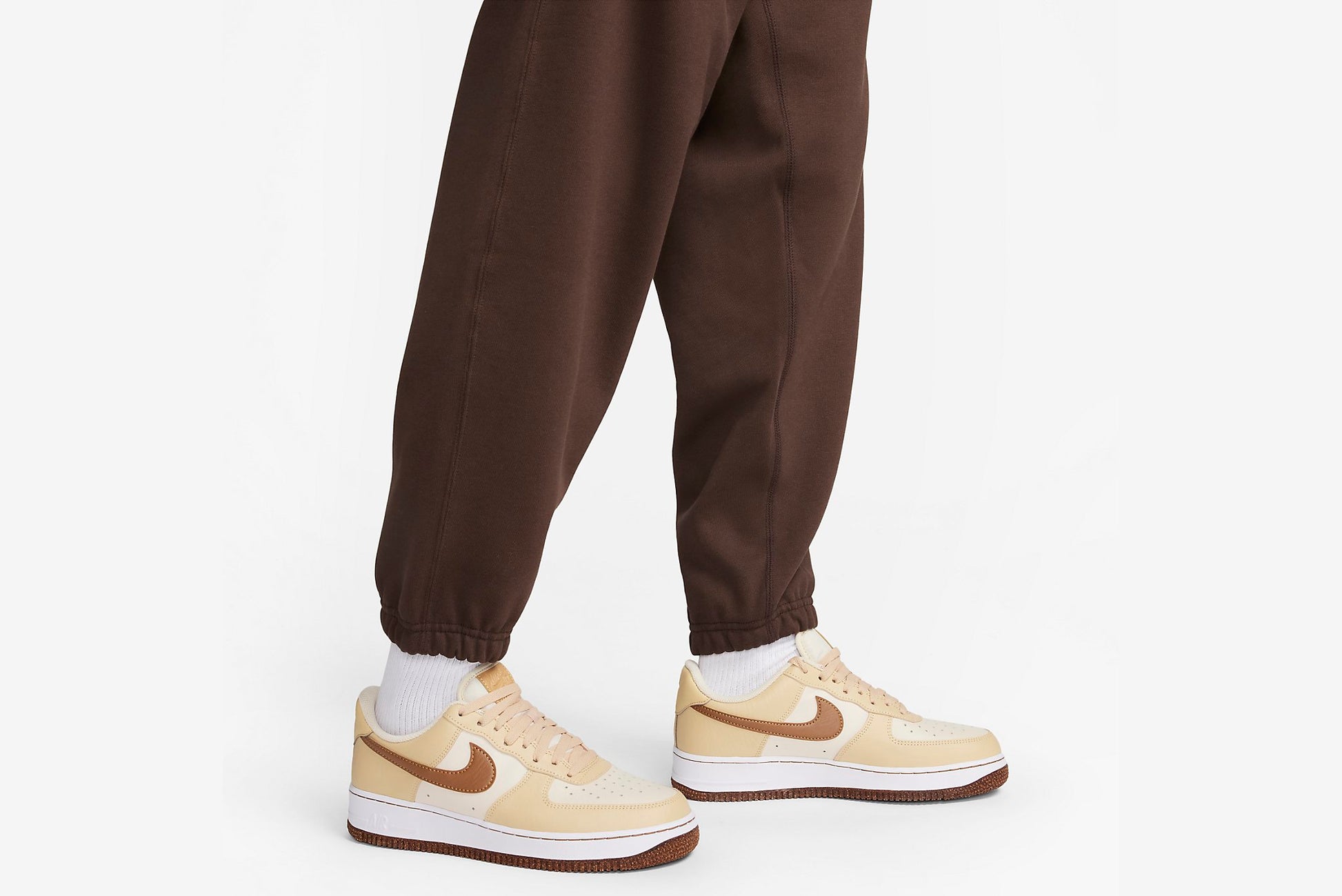 Nike Solo Swoosh Fleece Sweatpants M - Baroque Brown/White – Manor.