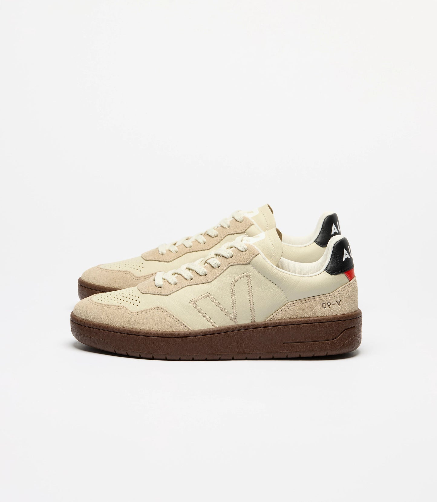 Veja "V-90 ZZ O.T. Leather" Mens - Pierre Almond / Black
